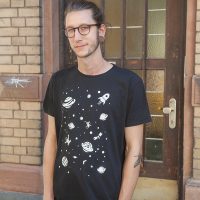 päfjes Lost in Space – Fair Wear Bio Männer T-Shirt – Black