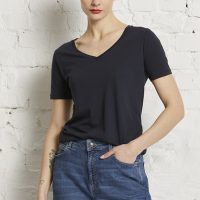 Wunderwerk Damen T-Shirt, V-Auschnitt, aus Biobaumwolle und Modal „Metro v-neck tee“