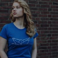 ilovemixtapes Frauen T-Shirt mit Papierschiff Paperboat aus Biobaumwolle GOTS – Delft blue ILI01