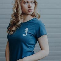 ilovemixtapes Frauen T-Shirt mit Seepferdchen aus Biobaumwolle GOTS – Real Teal ILI01