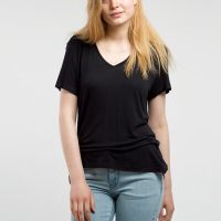 Honest Basics Lockeres T-Shirt mit V-Ausschnitt