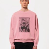 Nudie Jeans Herren Sweatshirt aus Biobaumwolle mit Print „LASSE ISSUE“, Paper Pink