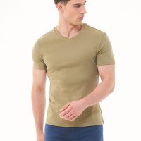 ORGANICATION Geripptes T-Shirt aus Bio-Baumwolle mit V-Ausschnitt