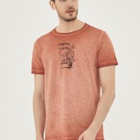 ORGANICATION Garment Dyed T-Shirt aus Bio-Baumwolle mit Auto-Print