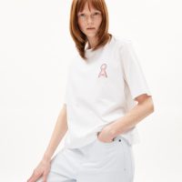 ARMEDANGELS LAYAA CHEST ICON 3D – Damen T-Shirt Loose Fit aus Bio-Baumwolle
