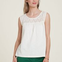 TRANQUILLO Top mit Spitzendetails und Cut-Out (S23C47)