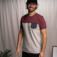 Vresh Clothing Verdy – Halfbase T-Shirt aus Biobaumwoll-Mix, Bordeaux/Grau