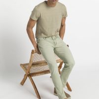 hessnatur Herren Jeans Jasper mineralgefärbt Slim Fit aus Bio-Denim – grün –