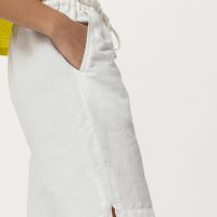 hessnatur Damen Shorts aus Leinen mit Bio-Baumwolle – weiß –