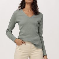 hessnatur Damen V-Shirt aus Bio-Baumwolle – grün –