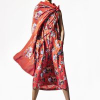 hessnatur Damen WUNDERKIND X HESSNATUR Midi-Kleid mit buntem Blütenprint aus Bio-Baumwolle – rot –