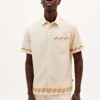 thinking mu Hemdshirt – Tom Shirt Border ecru – aus Bio-Baumwolle
