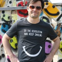 Lena Schokolade DO THE REVOLUTION AND KEEP SMILING – Männer T-Shirt