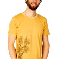 Life-Tree Shirt aus Biobaumwolle Fairwear für Herren „Olive Tree“ in Ocre-Gelb